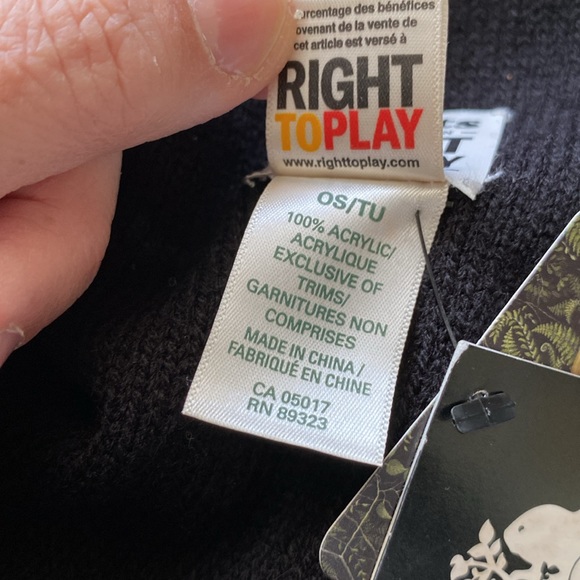 Roots ”Right to Play” scarf. - Picture 4 of 4